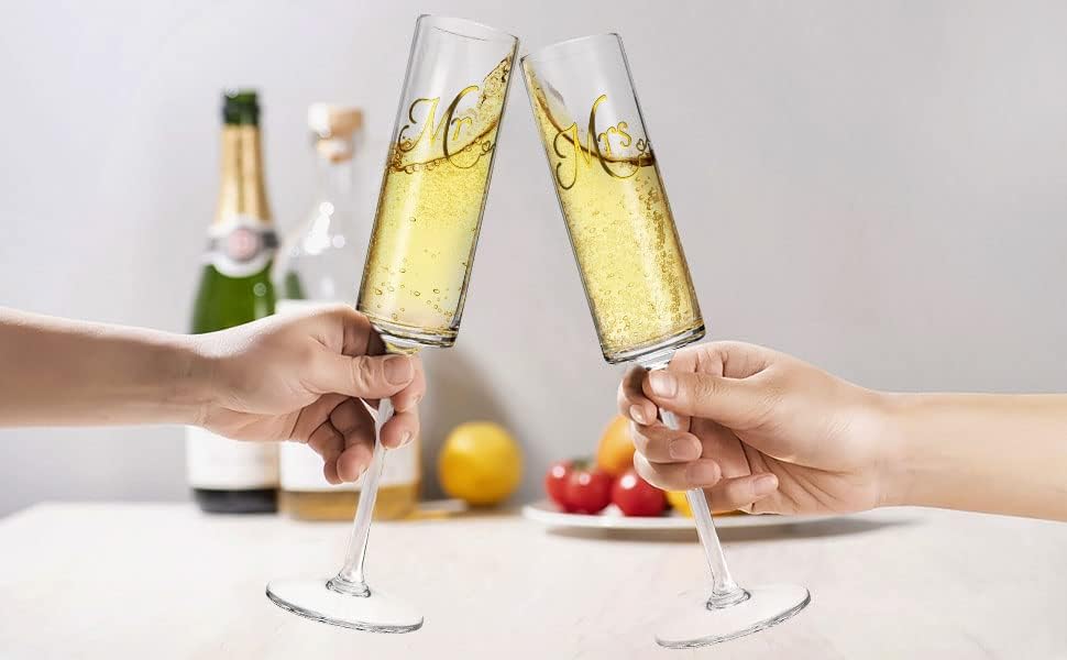 Cute Mr and Mrs Wedding Champagne Flutes, Engagement Gifts for Couples, Bride and Groom Toasting Glass, Cool Bridal Shower Gift, Unique Gifts Idea for Anniversary Newlyweds, Newly Engaged Couples