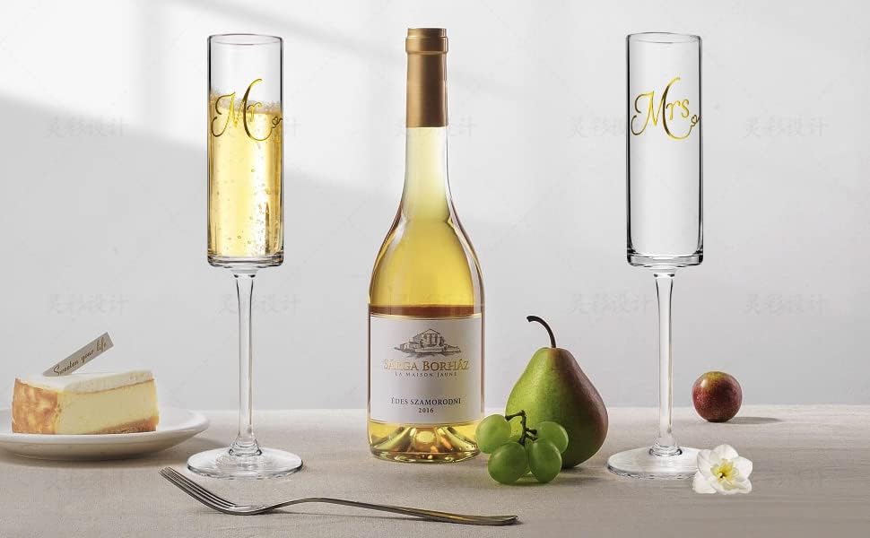 Cute Mr and Mrs Wedding Champagne Flutes, Engagement Gifts for Couples, Bride and Groom Toasting Glass, Cool Bridal Shower Gift, Unique Gifts Idea for Anniversary Newlyweds, Newly Engaged Couples