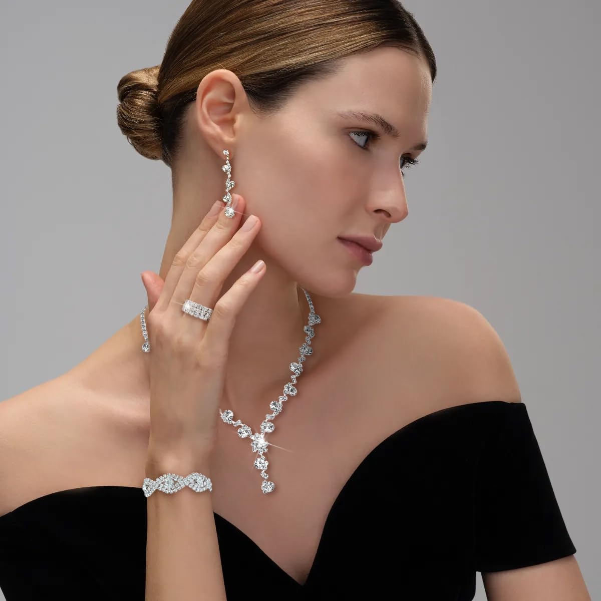 10Pcs Silvery Rhinestone Jewelry Set for Women Bride Wedding Prom Jewelry Evening Rhinestone Sparkly Clutch Purse Bag Necklace Tennise Layered Bracelets CZ Ring Crystal Drop Earring Set Silvery Shiny Costume Kit