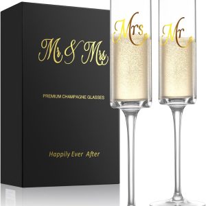 Cute Mr and Mrs Wedding Champagne Flutes, Engagement Gifts for Couples, Bride and Groom Toasting Glass, Cool Bridal Shower Gift, Unique Gifts Idea for Anniversary Newlyweds, Newly Engaged Couples