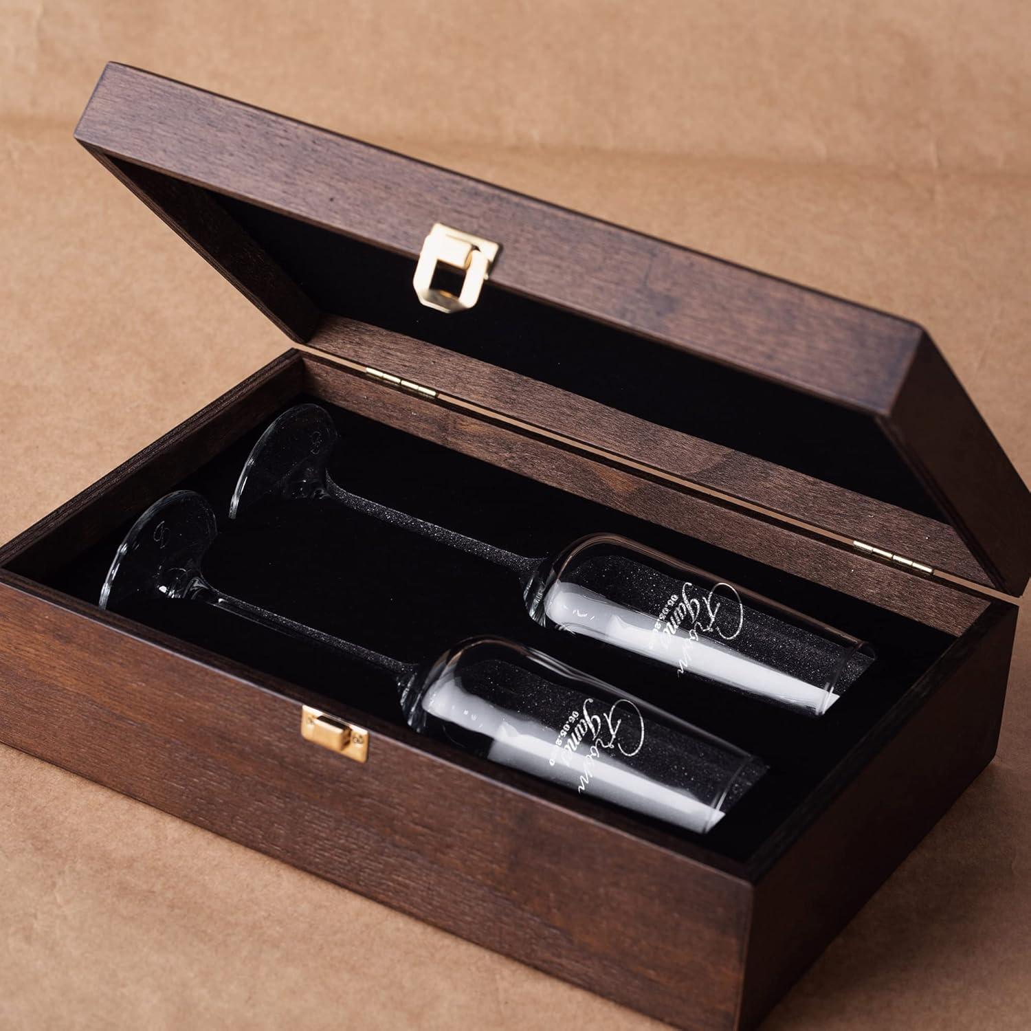 Personalized Wedding Champagne Flutes Set Custom Mr and Mrs Toasting Glasses with Wooden Gift Box Engraved Bride and Groom Glassware for Engagement, Wedding