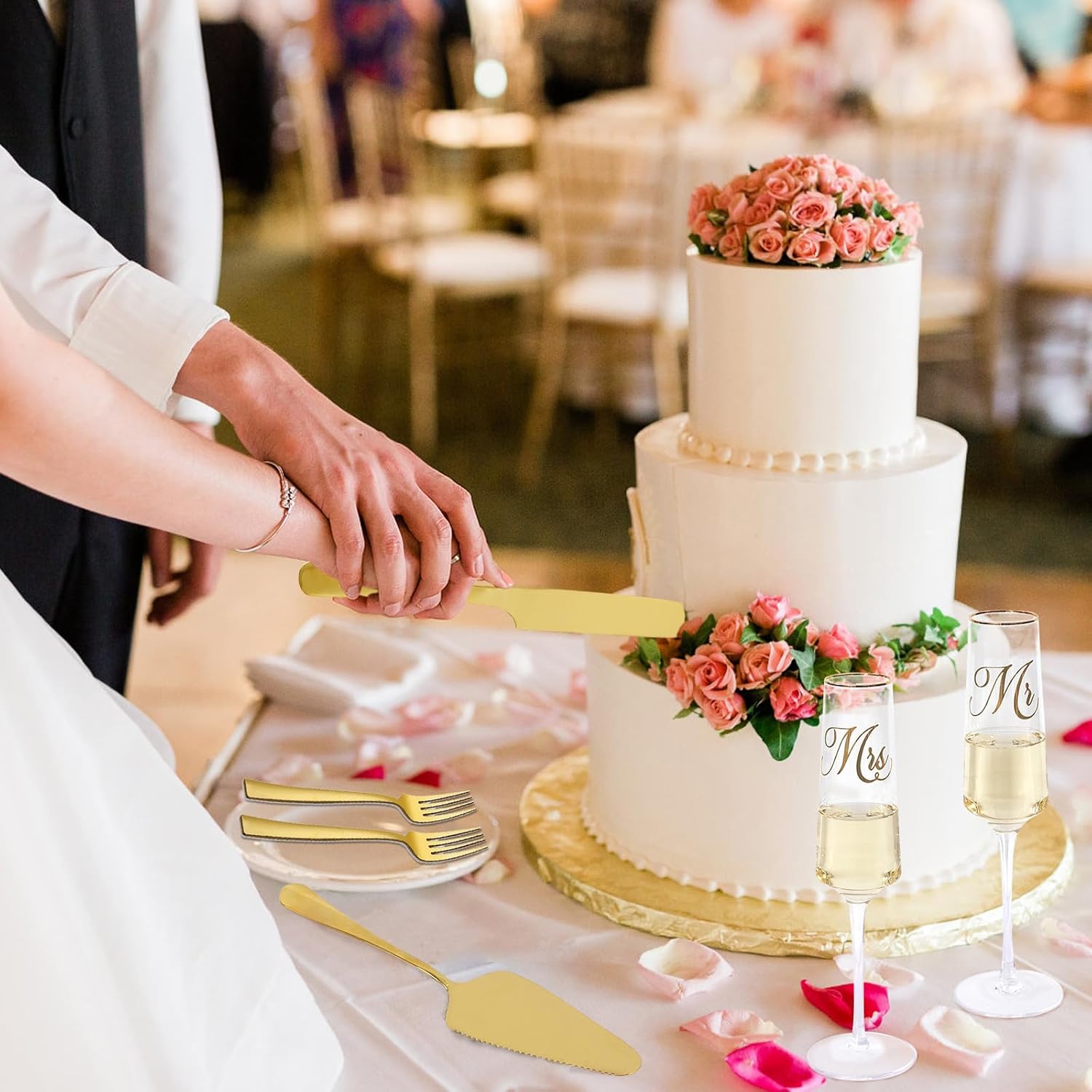 Mr and Mrs Champagne Flutes, Wedding Cake Cutting Set of 6, Bride and Groom Champagne Glasses, Wedding Cake Knife and Server Set, Bridal Shower Gift, Engagement for Couple Newlyweds