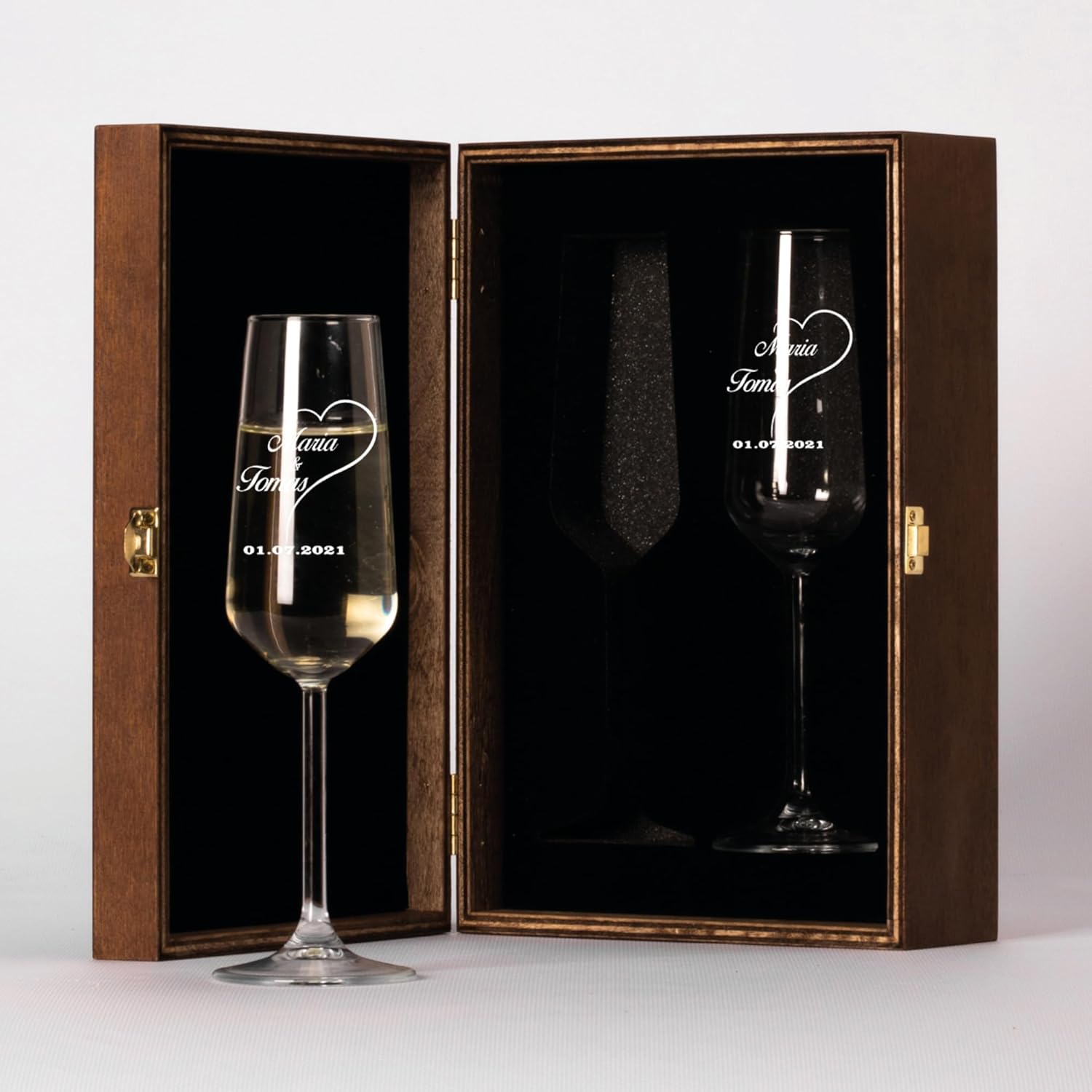 Personalized Wedding Champagne Flutes Set Custom Mr and Mrs Toasting Glasses with Wooden Gift Box Engraved Bride and Groom Glassware for Engagement, Wedding