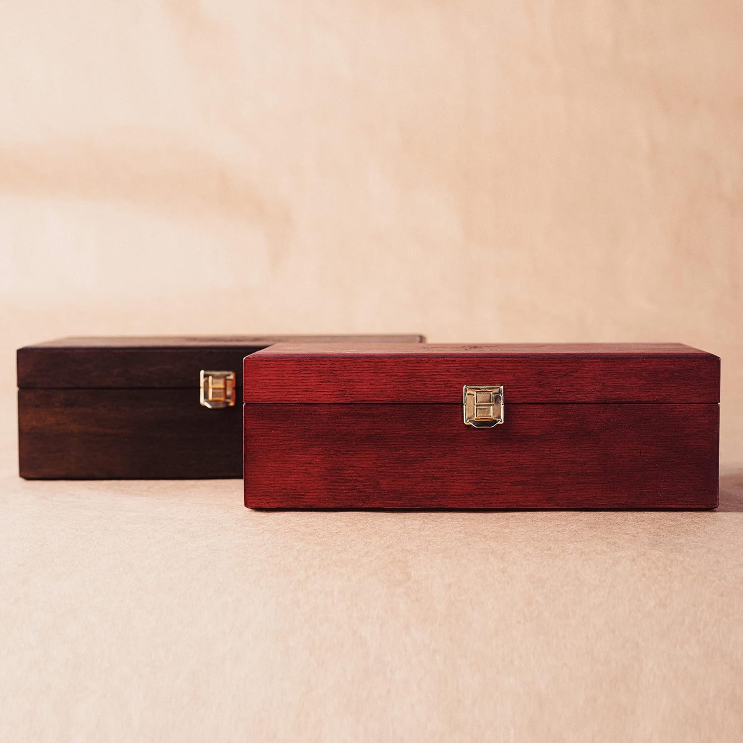 Personalized Wedding Champagne Flutes Set Custom Mr and Mrs Toasting Glasses with Wooden Gift Box Engraved Bride and Groom Glassware for Engagement, Wedding