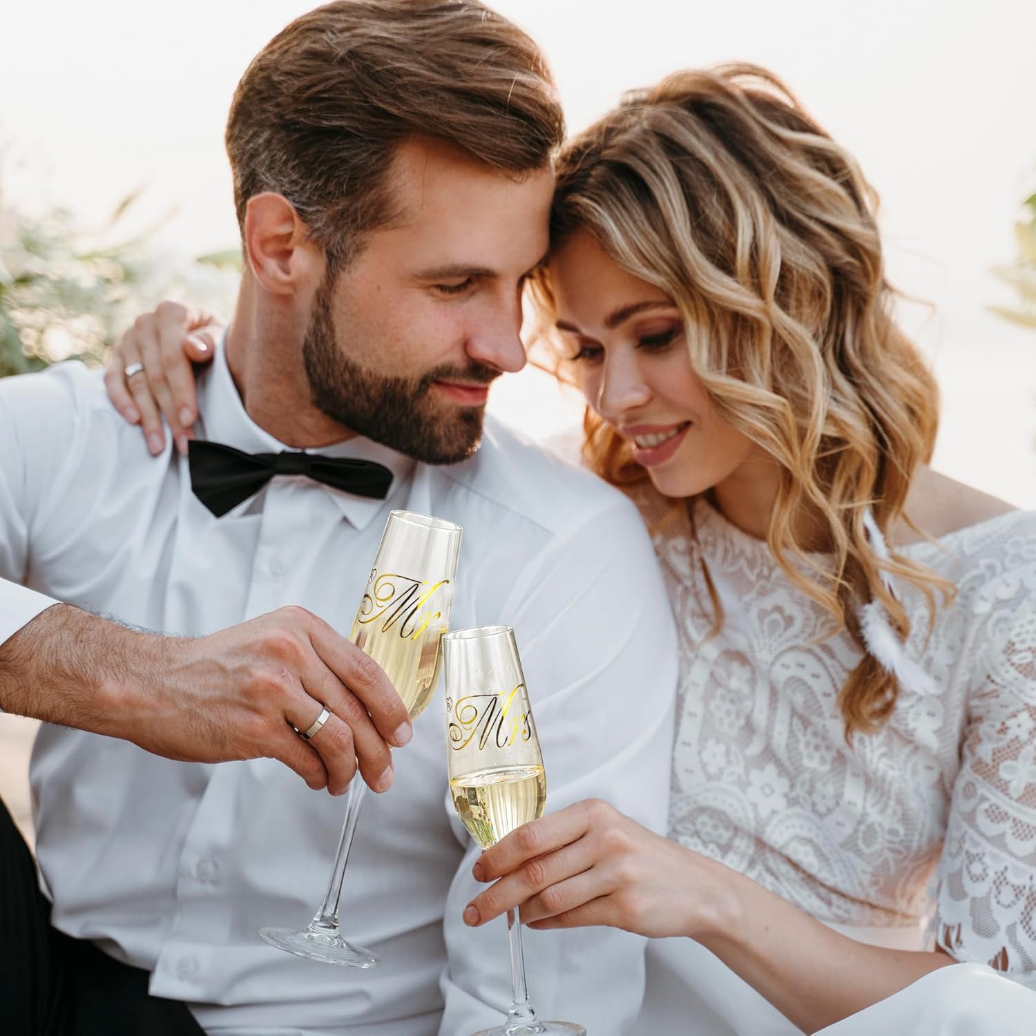 Wedding Cake Knife and Server Set, Mr and Mrs Champagne Flutes With Cake Cutting Set, Glasses for Bride and Groom (Gold)