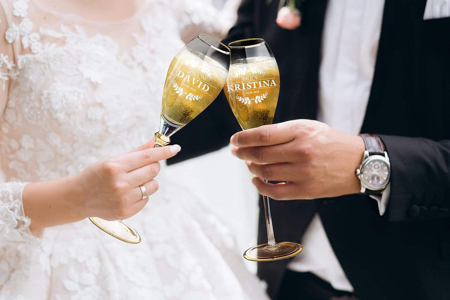 Set of 2 Personalized Wedding Engraved Champagne Flutes- Mr and Mrs Design – For Weddings,Parties and Anniversary