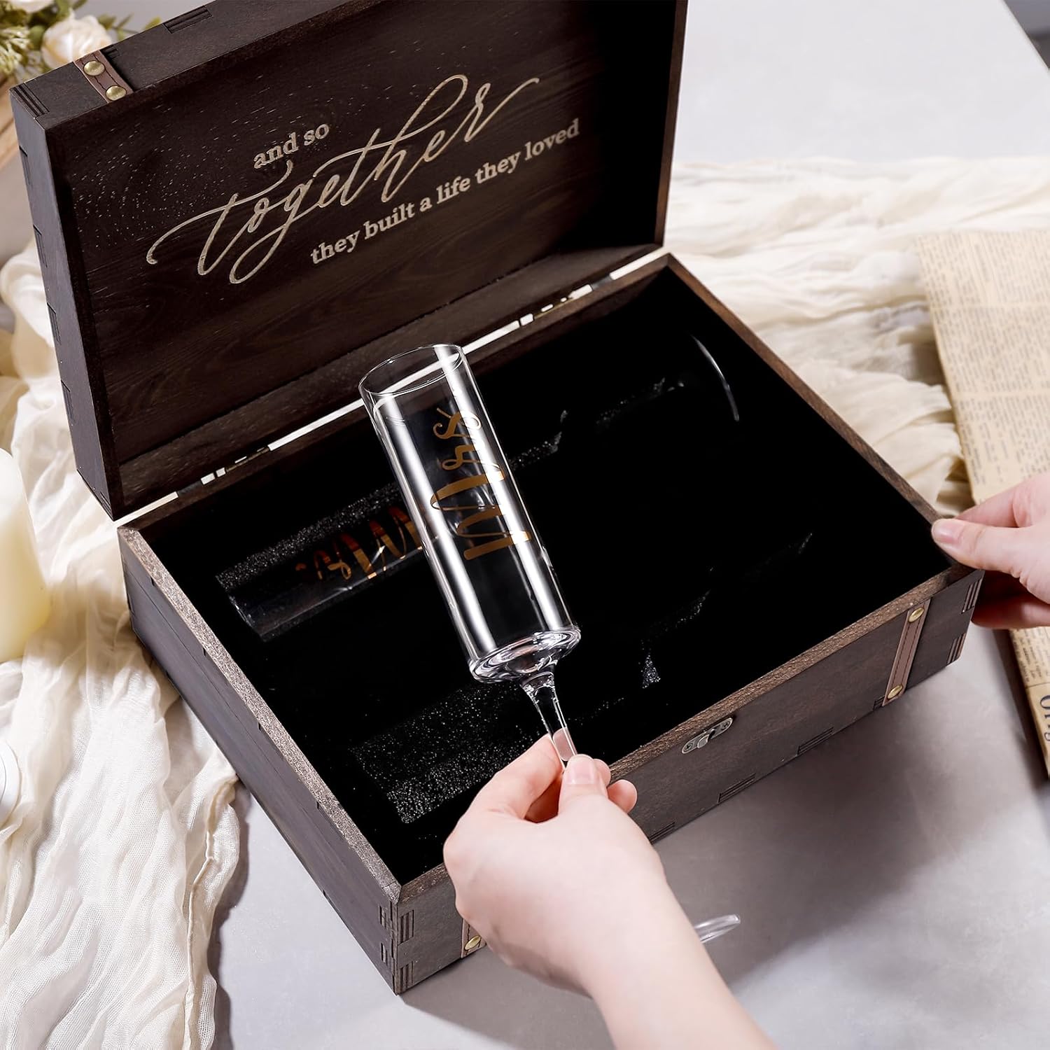 Physkoa Wedding Champagne Flutes-Toasting Mr and Mrs Champagne Glasses with Keepsake Box Bride and Groom Champagne Glasses
