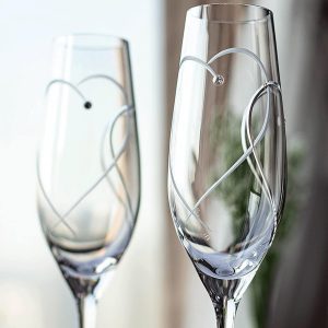 Champagne Flutes, Wedding Champagne Gasses for Bride and Groom Set of 2 with Engraved Love Heart Design Embellished with Crystal, Wedding Presents for Couple