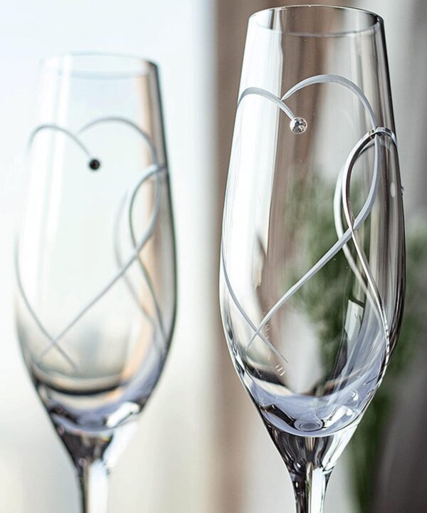 Champagne Flutes, Wedding Champagne Gasses for Bride and Groom Set of 2 with Engraved Love Heart Design Embellished with Crystal, Wedding Presents for Couple