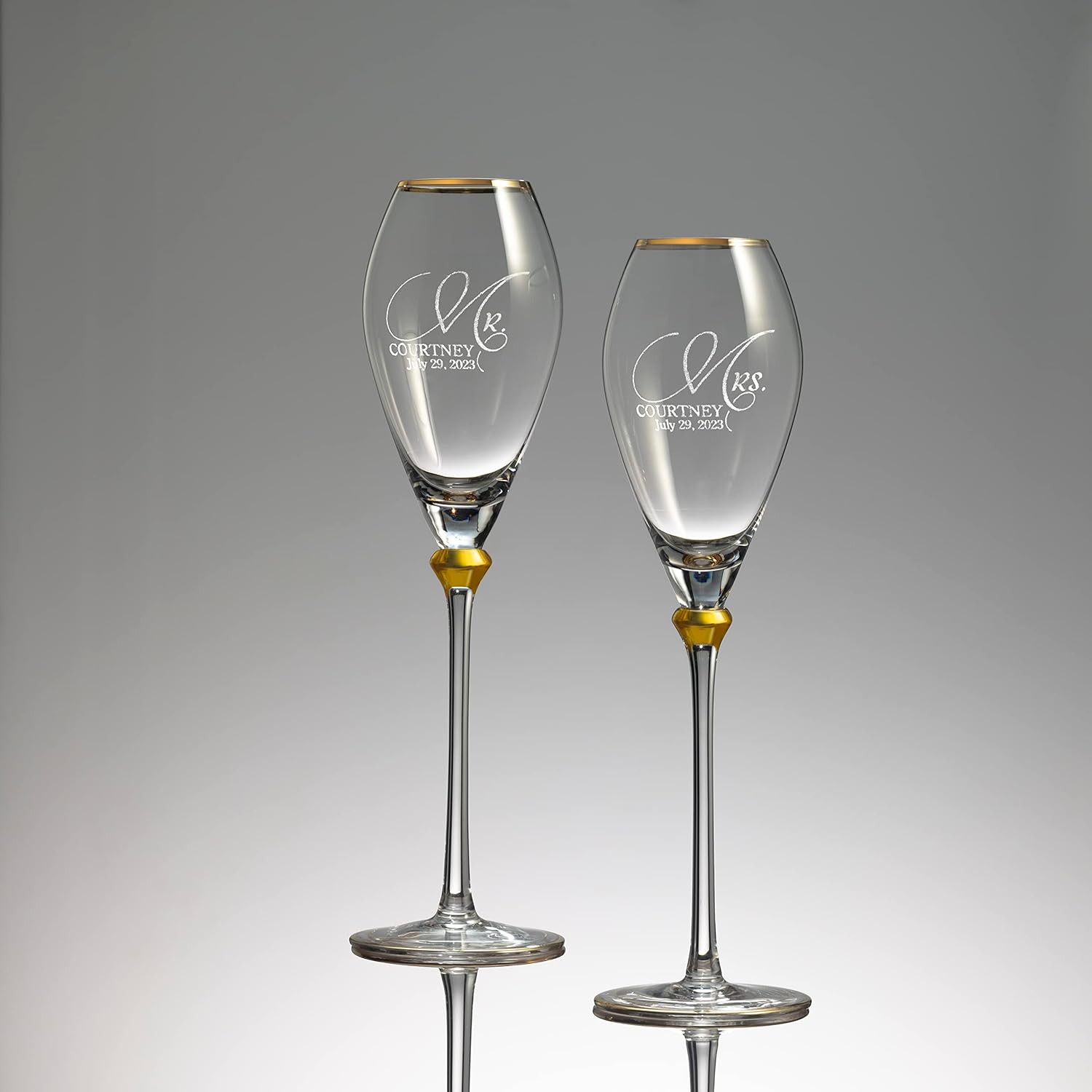 Set of 2 Personalized Wedding Engraved Champagne Flutes- Mr and Mrs Design – For Weddings,Parties and Anniversary
