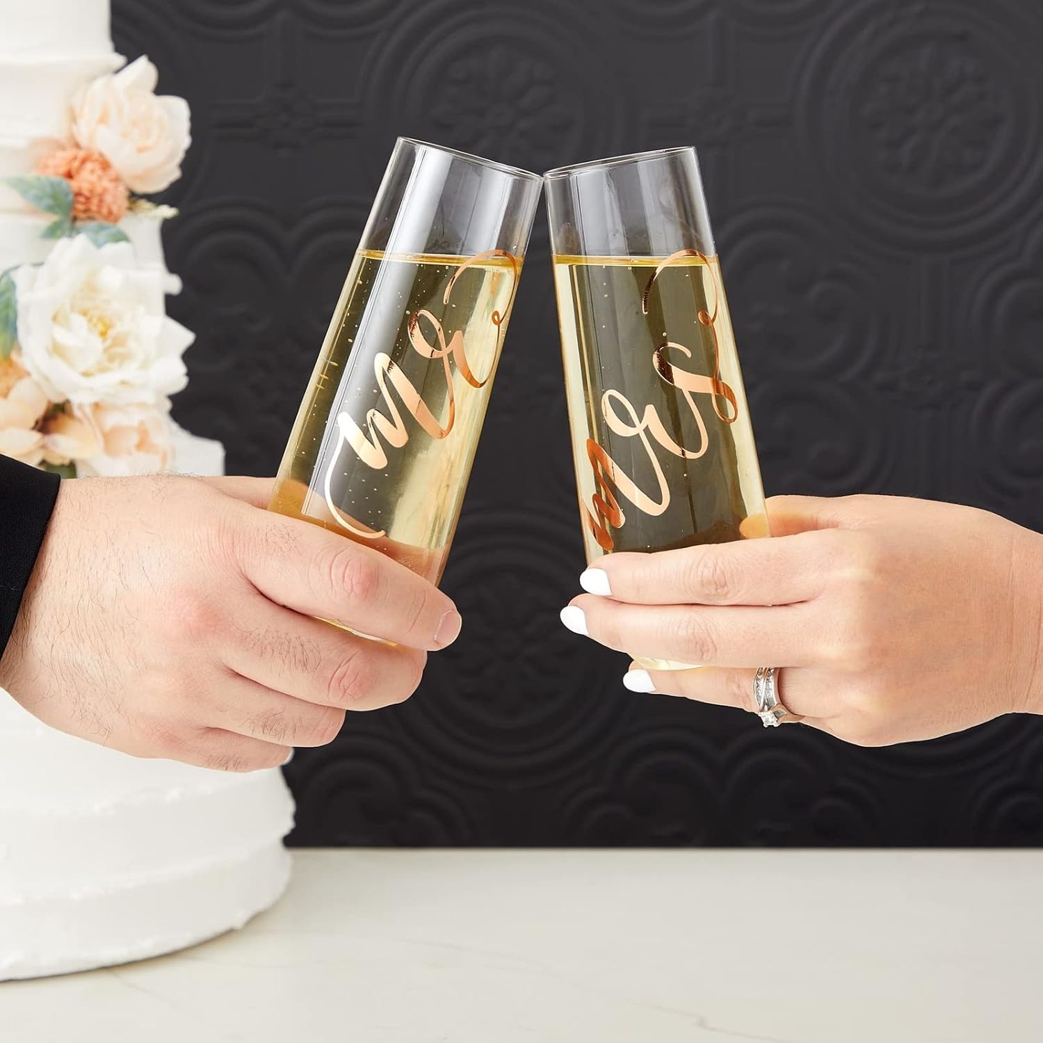 Juvale Mr & Mrs Champagne Flutes Set of 2-10 oz, 6 in, Clear Stemless Glass – Bridal Shower & Wedding Registry Gifts – Engagement Gift & Bride & Groom Glasses