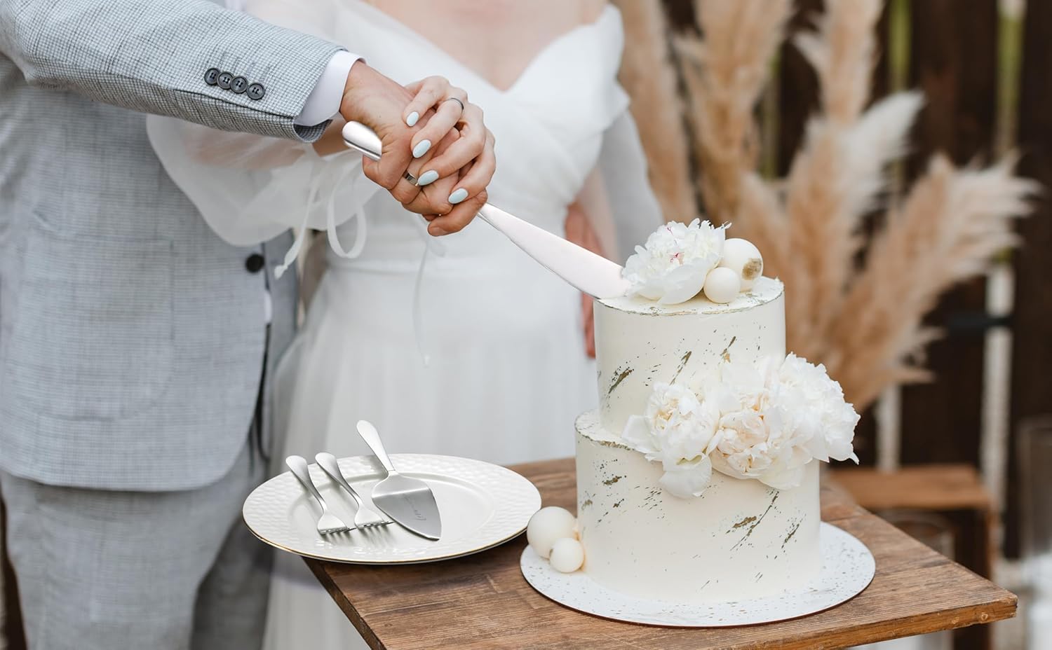 ROXBURGH Wedding Cake Knife and Server Set, Bride and Groom Mr and Mrs Champagne Flutes & Forks with Giftable Box, Cake Cutting Set for Wedding Engagement Bridal Shower Gifts