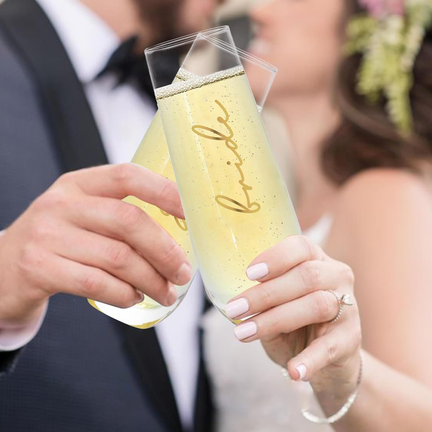 LADY&HOME Bride and Groom Stemless Champagne Flutes Set of 2, 10oz Mr and Mrs Champagne Glasses for Wedding Newlyweds Engagement(Bride and Groom)