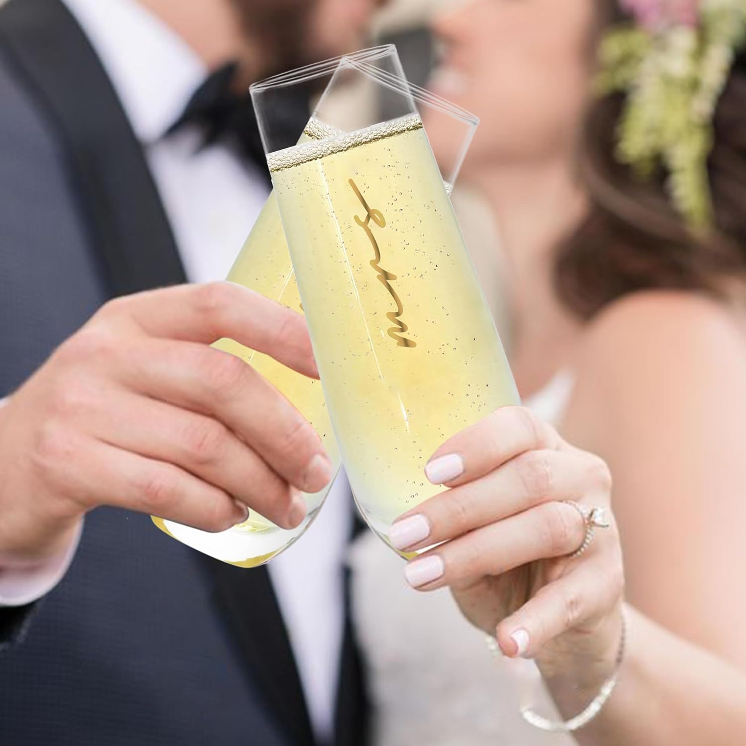 LADY&HOME Mr and Mrs Stemless Champagne Flutes Set of 2, 10oz Bride and Groom Champagne Glasses for Wedding Newlyweds Engagement(Mr and Mrs)