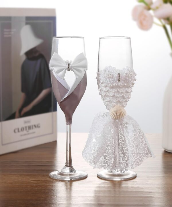 TRUE LOVE GIFT Wedding Champagne Glasses Wedding Toasting Flutes Bride and Groom Bridal Shower GIfts