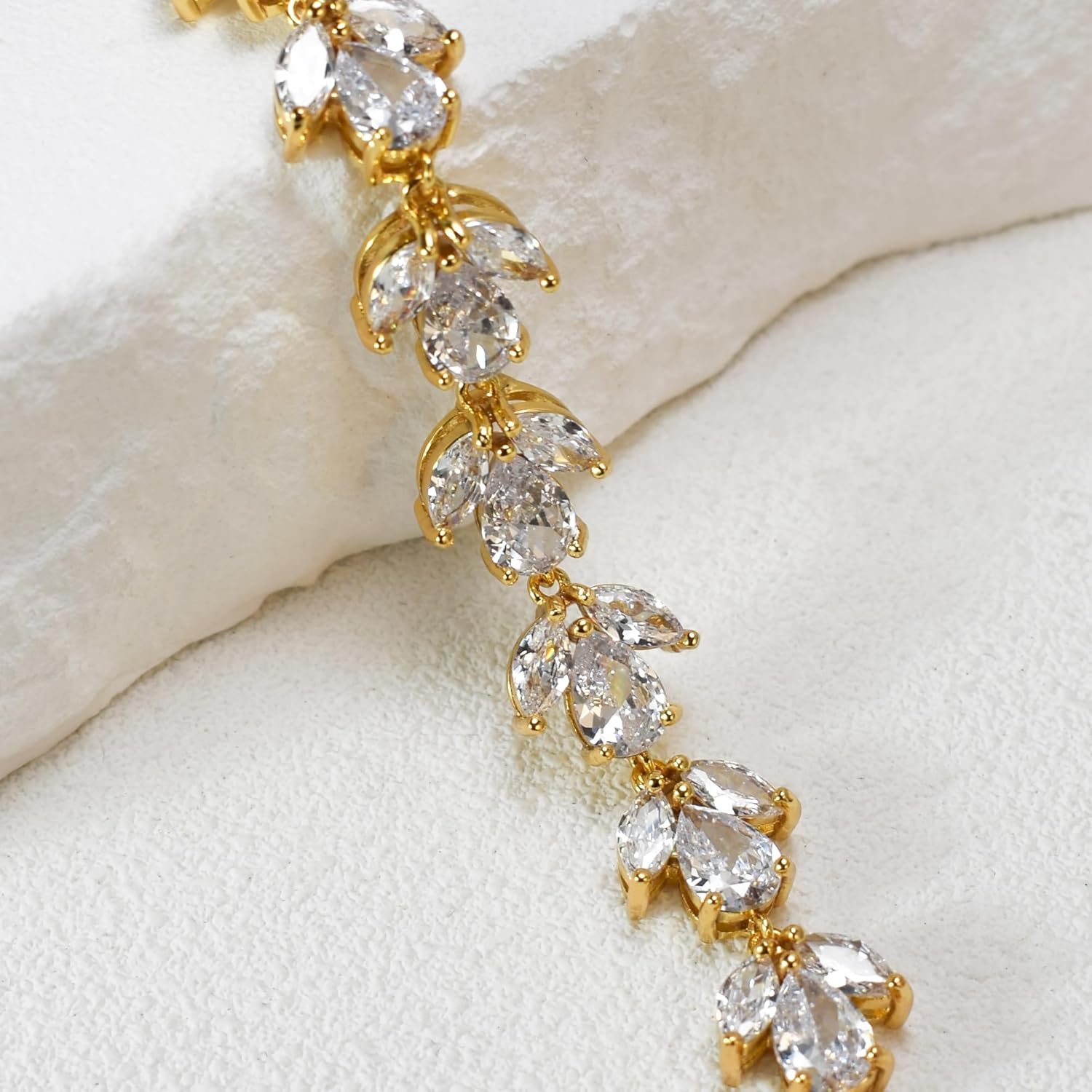 UDYLGOON Sparkling Bride Bidesmaid Wedding Jewelry Set, Cubic Zirconia Dangle Earrings Necklace Bracelet Set for Pageant Prom Formal Wear