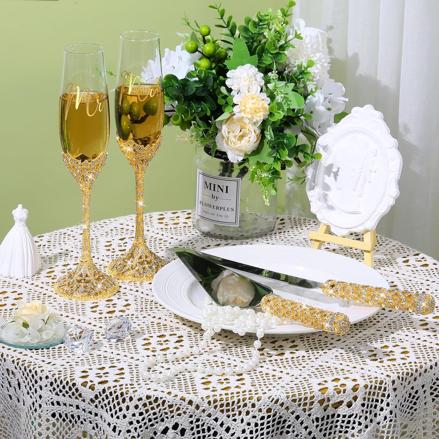 Sratte 4 Pcs Wedding Cake Knife and Champagne Flutes Server Set, Toasting Crystal Rhinestone Champagne Flutes Glasses Cake Knife Pie Server Wedding Gifts for Couple Bride Groom (Gold,Elegant)