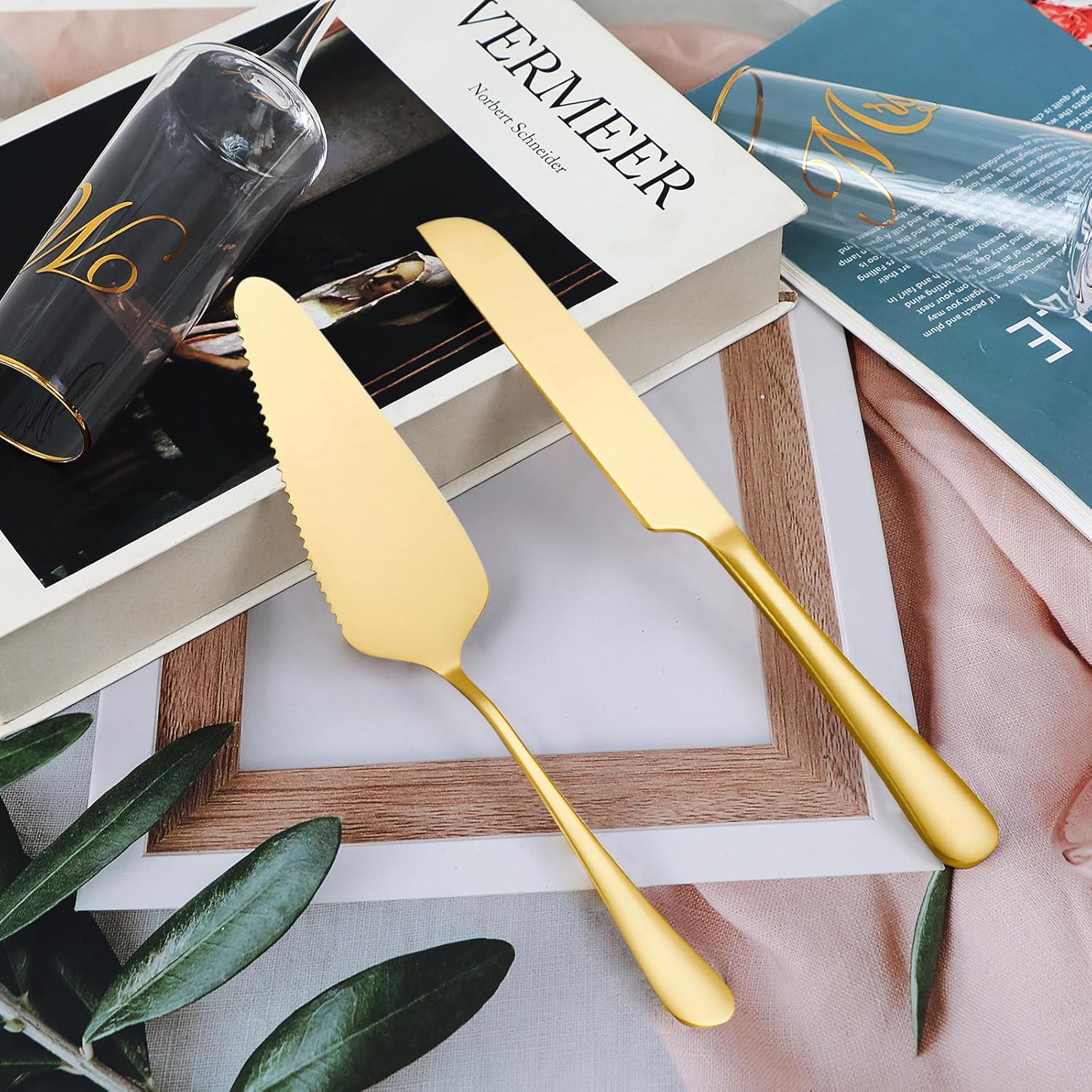 Mr and Mrs Champagne Flutes, Wedding Cake Cutting Set of 6, Bride and Groom Champagne Glasses, Wedding Cake Knife and Server Set, Bridal Shower Gift, Engagement for Couple Newlyweds