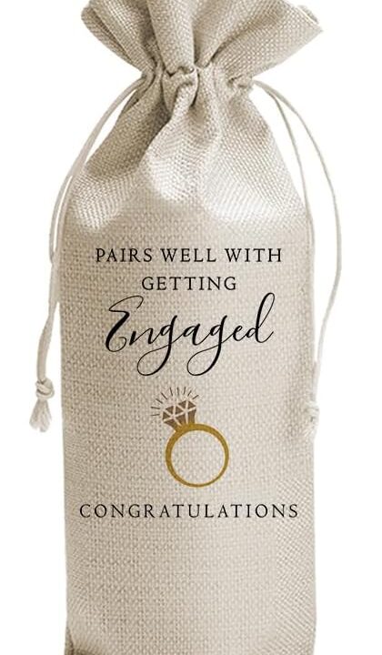 Engegement Wine Gift Bag Married Gifts for Bride Groom, Bridal Shower Gifts for Couples Her Him, Engagement Wedding Party Decorations, Newlywed Gift, 1 Pcs Burlap Wine Bottle Cover Bag