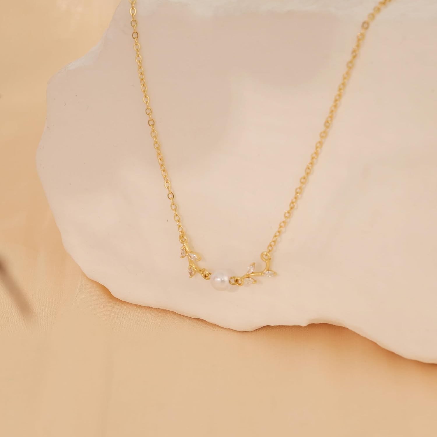 Pearl Necklaces for Women, 14K Gold Plated Charm Necklace Cute Pearl Pendant Necklace Dainty Gold Necklaces for Women Trendy Gold Jewelry