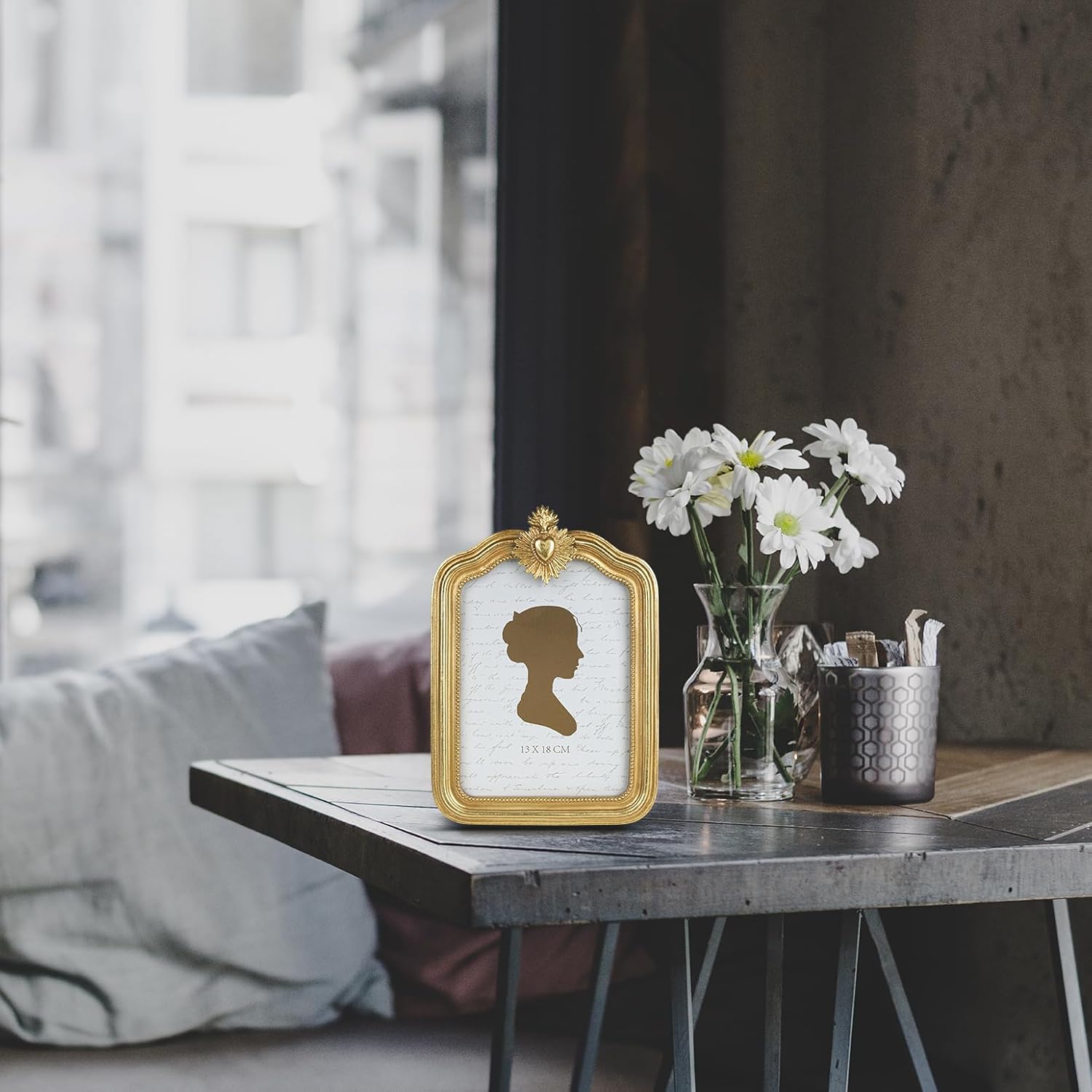 Sunlit Vintage Picture Frame 5×7 Inch, Antique Photo Frames with Glass Front, Small Heart Luxury Photo Display, Tabletop Wall Hanging, Gift Ideas, Gold