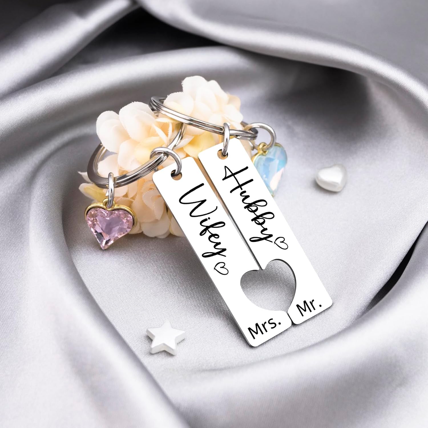 Mr and Mrs Gifts Engagement Gifts for Women Wedding Gift for Newlyweds Hubby and Wifey Keychain for Bride Groom Bridal Shower Gift for Bride Newly Couple Anniversary Wedding Shower Keyring