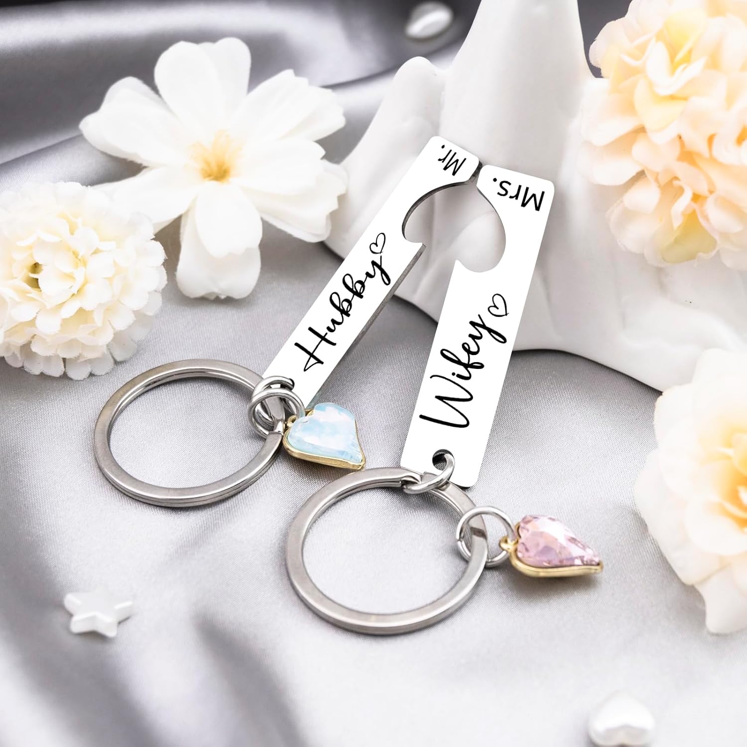 Mr and Mrs Gifts Engagement Gifts for Women Wedding Gift for Newlyweds Hubby and Wifey Keychain for Bride Groom Bridal Shower Gift for Bride Newly Couple Anniversary Wedding Shower Keyring