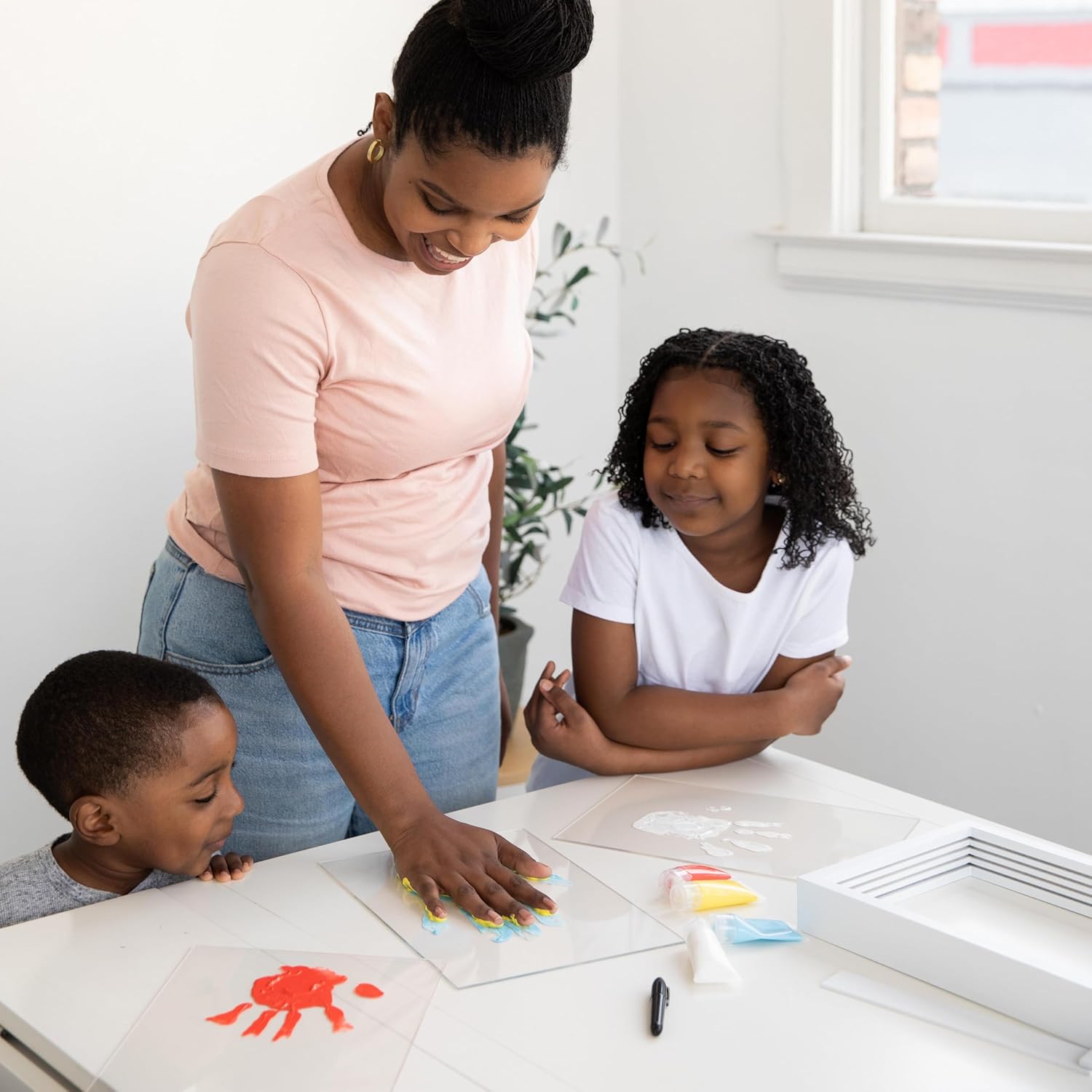 Pearhead Clear Family Handprint Frame, DIY Art Print Keepsake, Home Decor, Gift for New and Expecting Parents, 4 Paint Colors Included