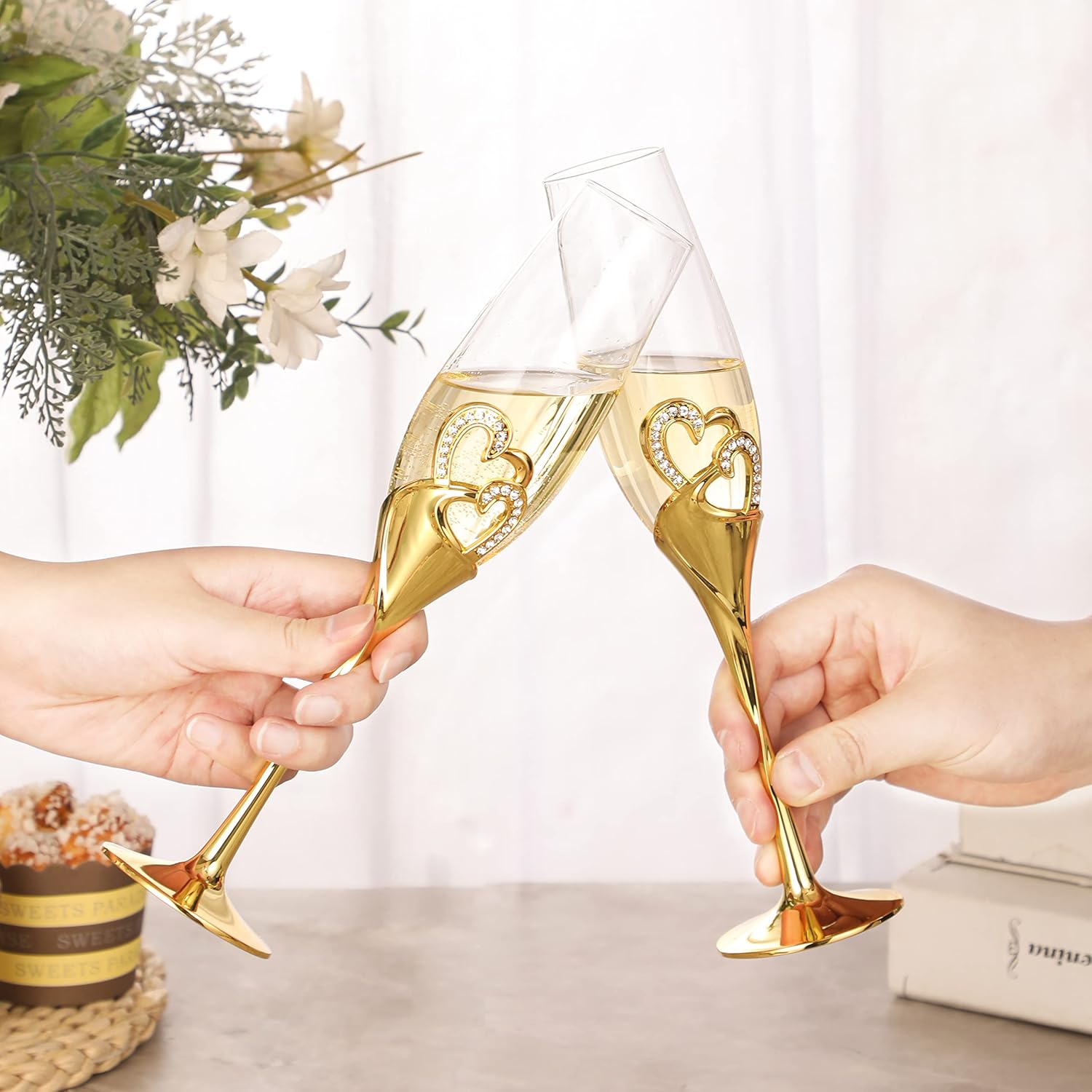 4 Piece Champagne Flutes and Cake Knife Server Set, Bride & Groom Toasting Flutes with Cake Cutting Set, Diamond Champagne Glasses Set for Wedding Reception or Anniversary Party, House Warming, Gold