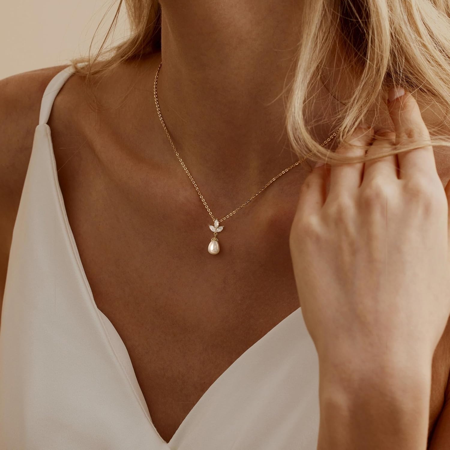 Pearl Necklaces for Women Trendy,14k Gold Plated Pearl Pendant Necklace Dainty Wedding Necklace Small Cute Gold Choker Necklace for Women Non Tarnish Gold Prom Jewelry Fashion Bridesmaids Gifts