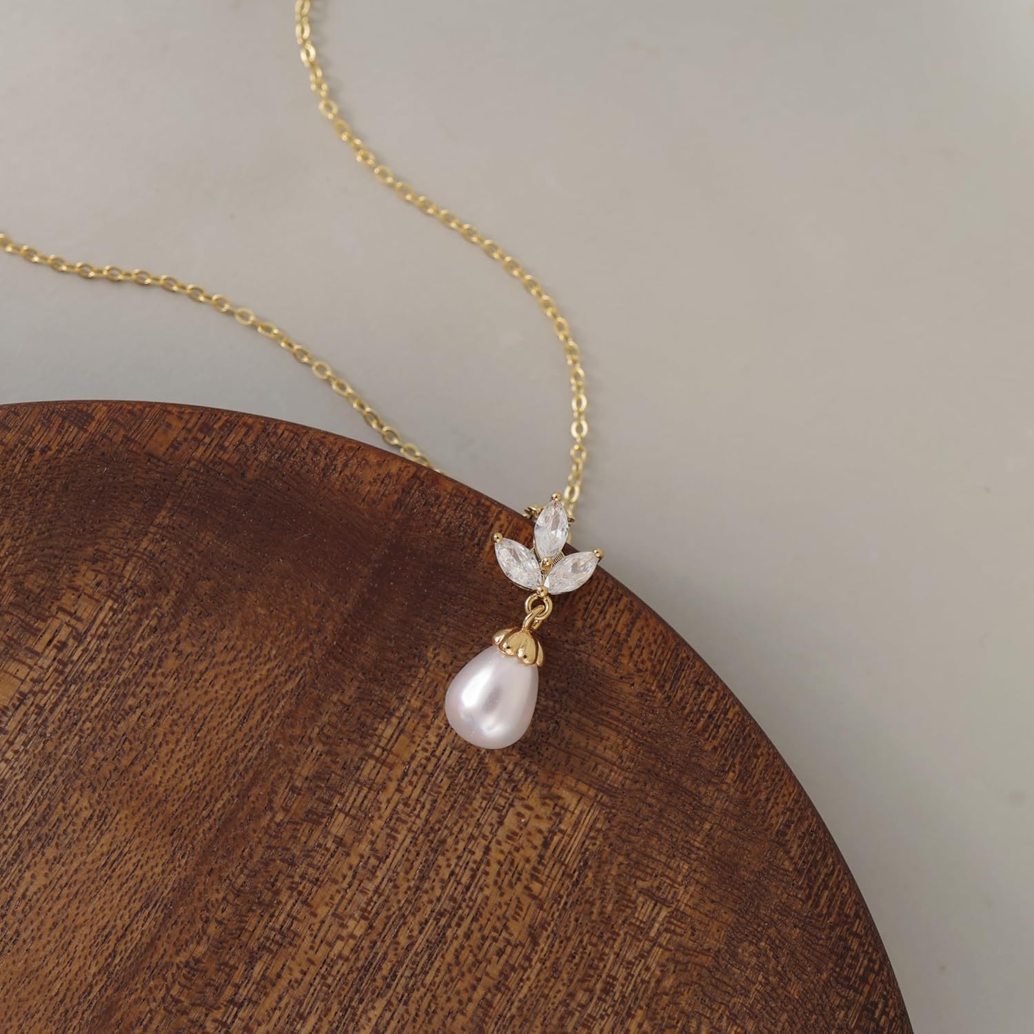 Pearl Necklaces for Women Trendy,14k Gold Plated Pearl Pendant Necklace Dainty Wedding Necklace Small Cute Gold Choker Necklace for Women Non Tarnish Gold Prom Jewelry Fashion Bridesmaids Gifts