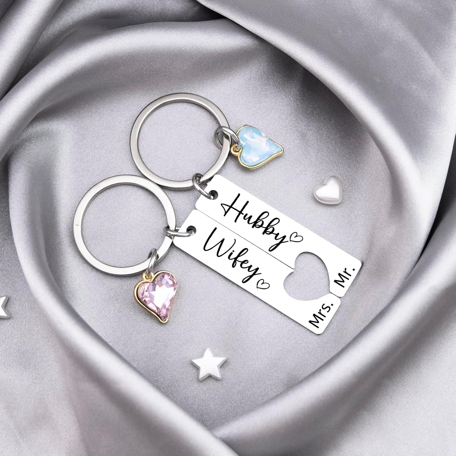 Mr and Mrs Gifts Engagement Gifts for Women Wedding Gift for Newlyweds Hubby and Wifey Keychain for Bride Groom Bridal Shower Gift for Bride Newly Couple Anniversary Wedding Shower Keyring