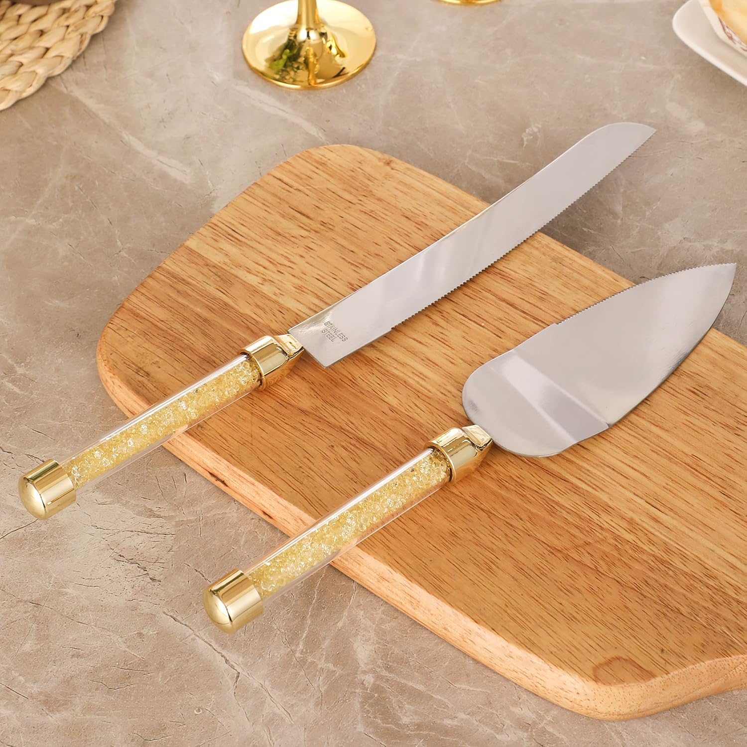 4 Piece Champagne Flutes and Cake Knife Server Set, Bride & Groom Toasting Flutes with Cake Cutting Set, Diamond Champagne Glasses Set for Wedding Reception or Anniversary Party, House Warming, Gold