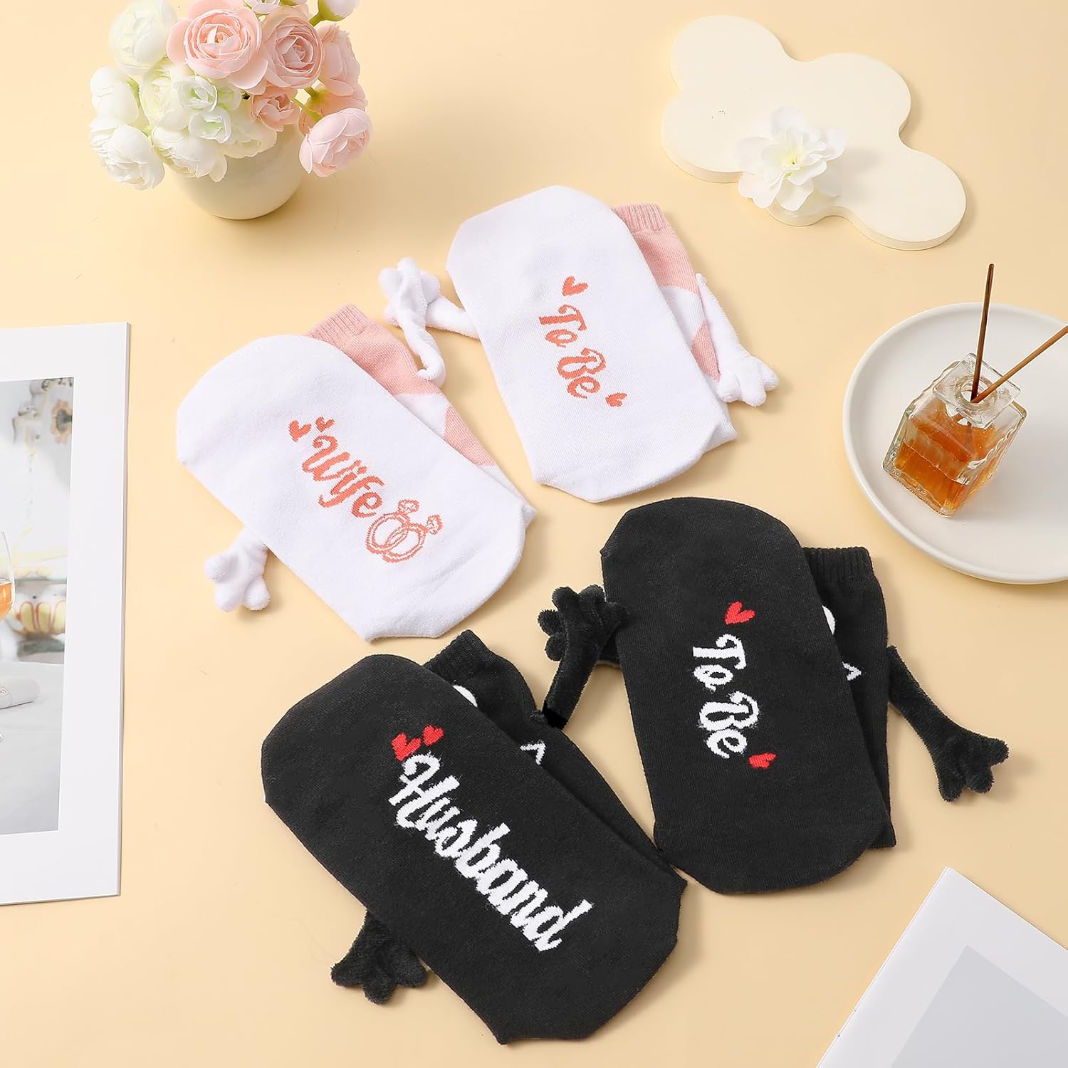 Jspupifip 2 Pairs Bride and Groom Socks, Wedding Socks with Magnetic Hands, Novelty Engagement Gift