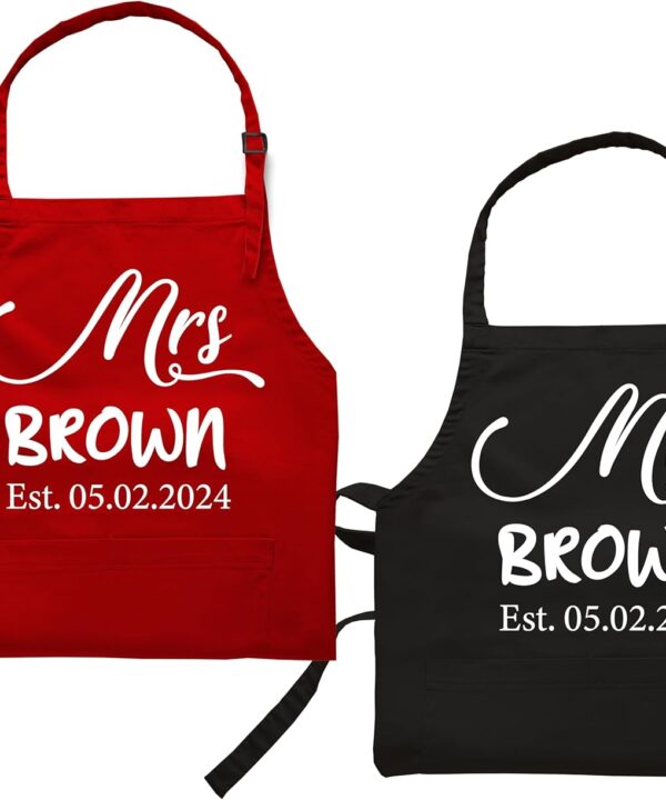 Custom Mr and Mrs Gifts, Personalized Apron Set for Couple, Anniversary, Christmas, Bridal Shower Gifts For Bride, Newlywed Aprons for Couples