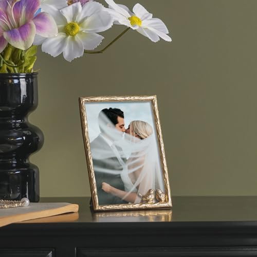 Synovana Romantic Aged Gold 4×6 Picture Frame with Lovebirds Vintage-Style Metal Photo Frame for Cherished Memories and Meaningful Gifts