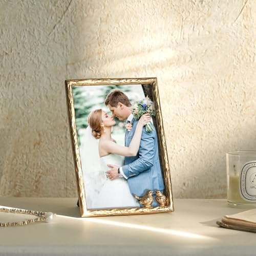 Synovana Romantic Aged Gold 4×6 Picture Frame with Lovebirds Vintage-Style Metal Photo Frame for Cherished Memories and Meaningful Gifts