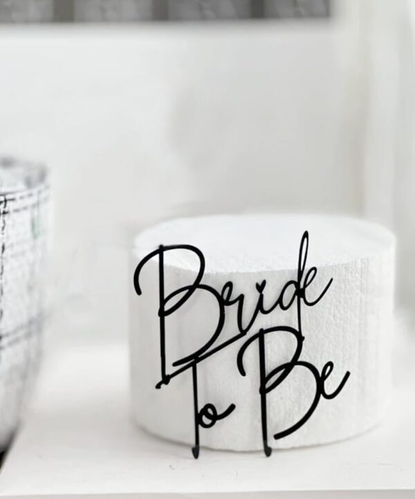 1 Pack Bride to Be Cake Topper, Acrylic Bridal Shower Cake Pick for Wedding Bachelorette Engagement Theme Party Cake Decoration Supplies (Black)
