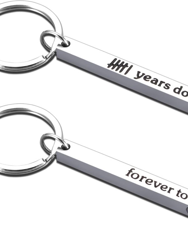 6 Years Anniversary Iron Gifts for Him Her - Iron Gifts for 6th Anniversary, 6th Wedding Anniversary Gif for Wife Husband Couple, 1Pc Happy Anniversary Keychain for Men Women