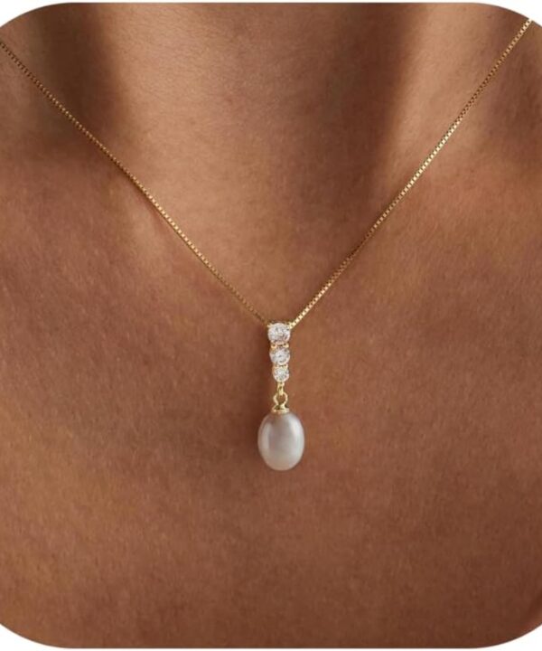 Ewrkbr Pearl Necklaces for Women, 14K Gold Plated CZ Single Pearl Pendant Necklace Dainty Gold Necklaces for Women Trendy Classic Bridal Wedding Necklace Fashion Gold Jewelry