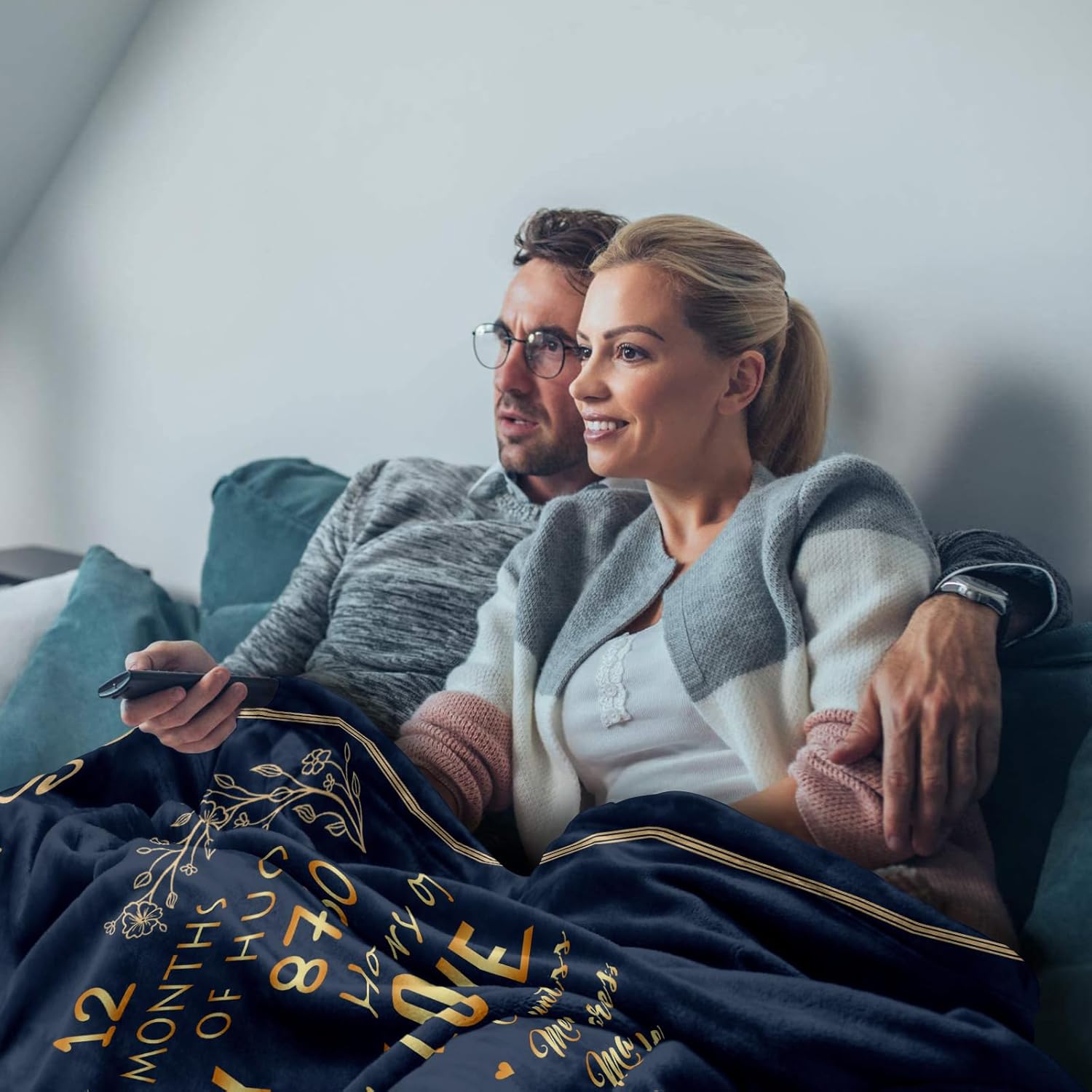 Mosslink 1st Anniversary Paper Gifts for Couple Husband Wife, 1 Year Anniversary Wedding Gifts for Him Her, First Anniversary Marriage Gifts,Romantic Bed Throw Blanket 60X50