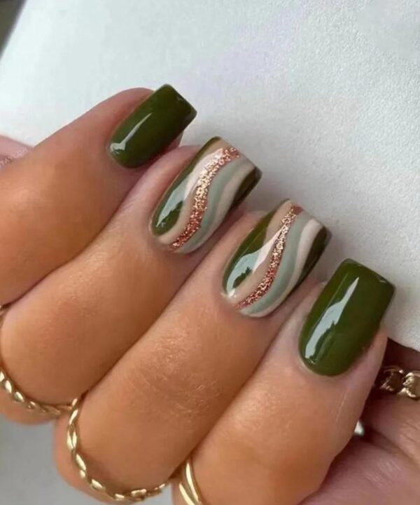 Green Press on Nails Short Square Fake Nails with Gold Glitter Line Design Glossy False Nails Acrylic Artificial Stick on Nails for Women Girls Daily Wear Nails Decoration 24pcs