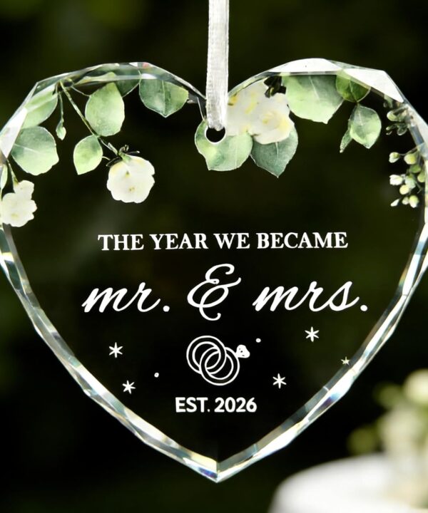 Wedding Gifts for Couples 2026, Mr and Mrs Gifts, Bridal Shower Gift, Wedding Ideas Gift for Newlywed Couple, Bride, Just Married Crystal Glass Ornament 2026, Married Couple Home Decor